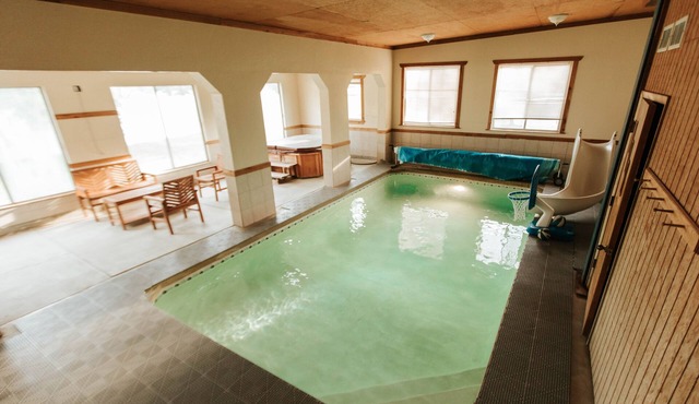 Private Pool and Hot Tub, 4-bedroom Stay