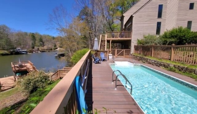 Private pool and hot tub, paddleboard, ping pong