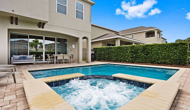 Private Pool and Hot Tub/Onsite Restaurant and Bar/Close to Disney/Themed Rooms