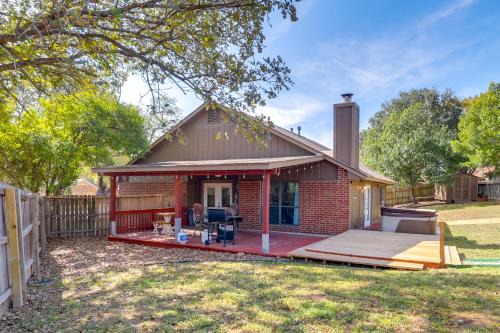 Private Pool and Hot Tub Dog-Friendly Live Oak Home