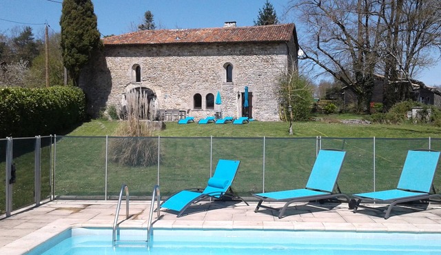 Private pool and secluded garden. Sleeps 4 adults maximum + 4 children.
