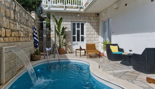 Private Pool Apartment with Breakfast Included