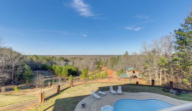 Private Pool at Stunning Wetumpka Farmhouse!