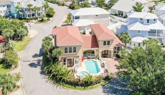 Private Pool & Beach Access! Free 5+ Car Parking