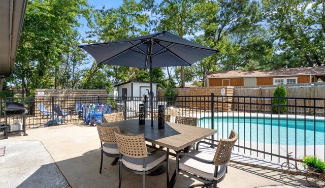 Private POOL! Close to Trails and Downtown! Dog friendly! Bike IN/OUT!