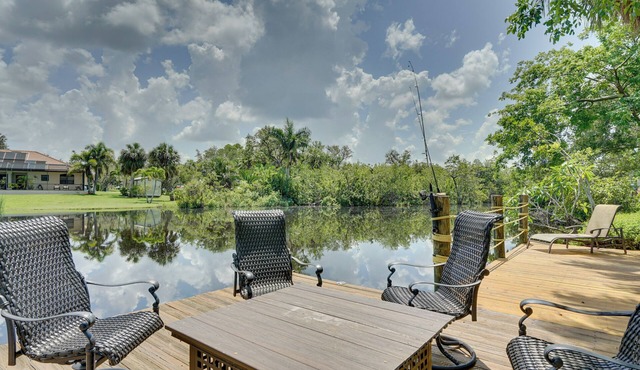 Private Pool & Dock: Riverfront 'Bridge Escape'