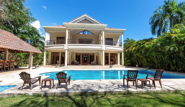 Private Pool| Daily Cleaning| Vintage Villa | 5BR