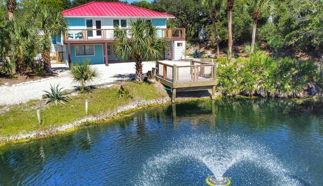 Private Pool! Easy Beach Access- 2 FREE BIKE RENTALS INCLUDED WITH YOUR STAY!