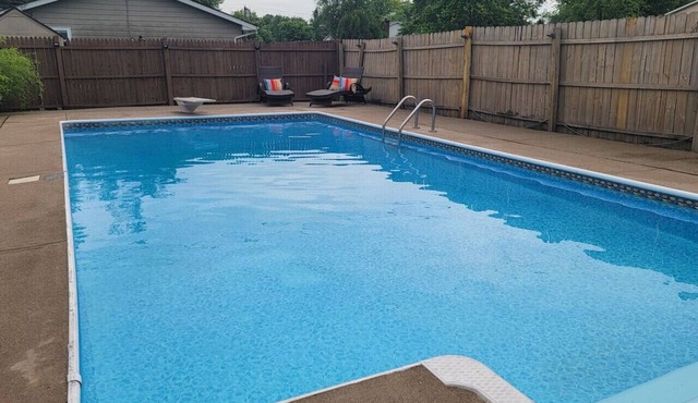 Private Pool, Firepit, BBQ - A FUN place to RELAX.