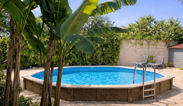 Private pool villa, AC & garden – relaxing family stay (6 guests)