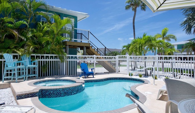 🐚Private Pool + Great Outdoor Living Space- Walk2Bch-Cozy Cottage