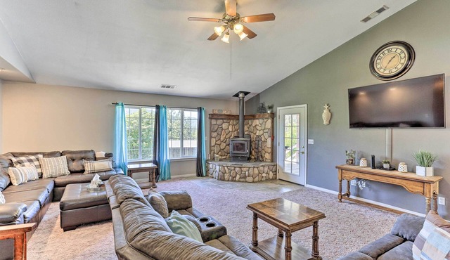 Private Pool & Game Room: Family Weaverville Gem