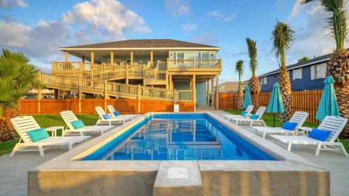 Private Pool Game Room Golf Cart Zone Free Pool Heat in January Beacharita by AvantStay