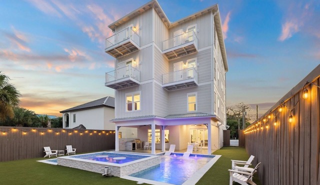 Private Pool! Game Room! Elevator! Bikes! Sleeps 44!