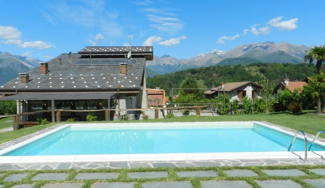 private pool, garden of 2000m2, not far from beaches and the city center