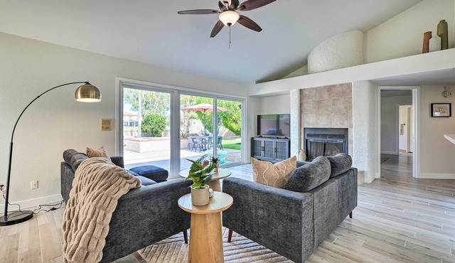 Private Pool, Gas Grill: Chic Glendale Home!