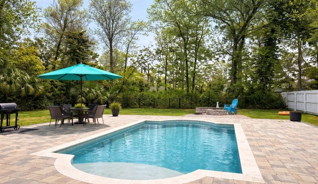 Private Pool Getaway 5min Beach Sleeps 9