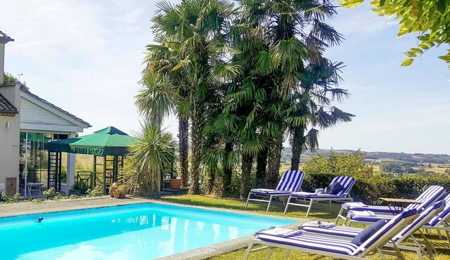 Private pool, great views, AC, walk into town, weekly market, shops, restaurants