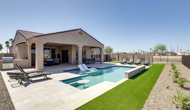 Private Pool & Grill: Modern Goodyear Retreat