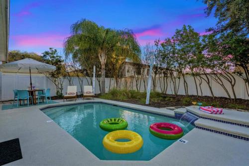 Private Pool, Hammock, Newly Renovated Home!