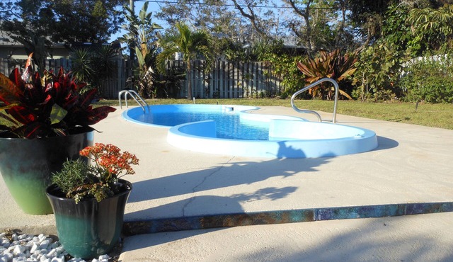 Private Pool Home/3 Minute Walk To Private Beach Access/small-med dog friendly