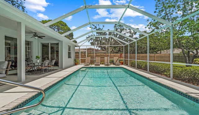 Private Pool Home Hideaway in Palm Aire. Close to all Sarasota has to offer.
