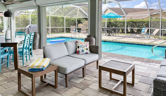 Private pool home in Naples, Large lanai! 3 bedroom, sleeps 7