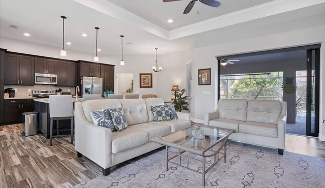 🥇 Private Pool Home in quiet neighborhood (CH1124)