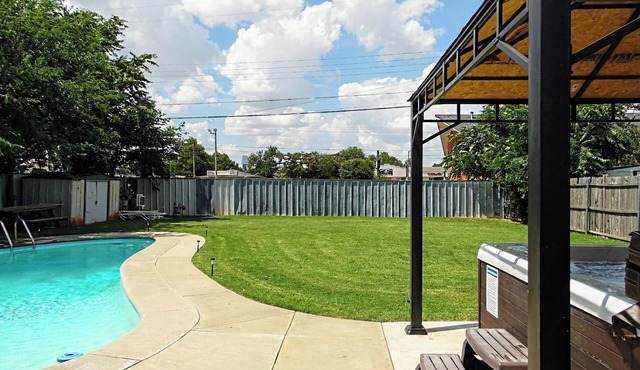 Private Pool, Hot Tub & Outdoor Grill in OKC