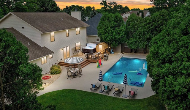 Private Pool - Hot Tub - Sauna - Game Room - Pets