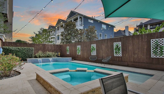 Private Pool + Hot Tub in Houston Heights - Lovett!