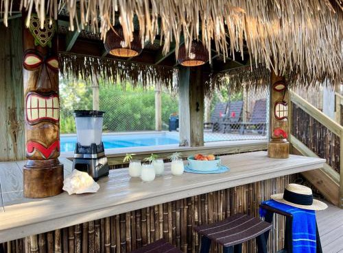 Private Pool, Hot Tub, Tiki Bar, 4 Decks w Views