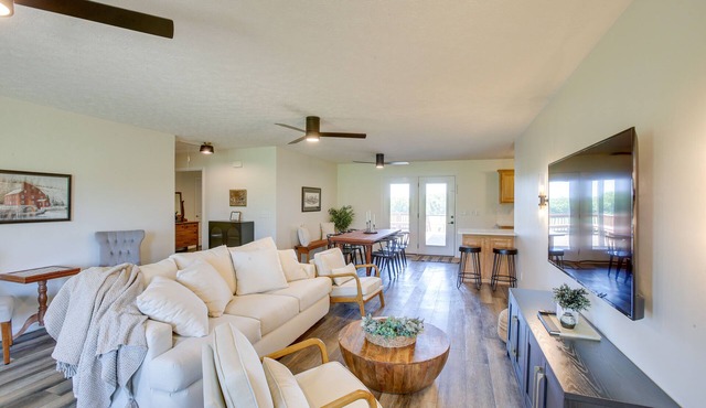 Private Pool & Hot Tub: Expansive Cedar Hill Home