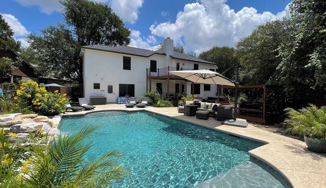 Private Pool & Hot Tub-Large 4BR Family Home Near Austin-Sleeps 12!