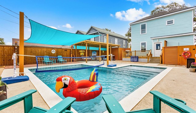 Private Pool & Hot Tub Walk to Beach 2 King Suites Pet Friendly