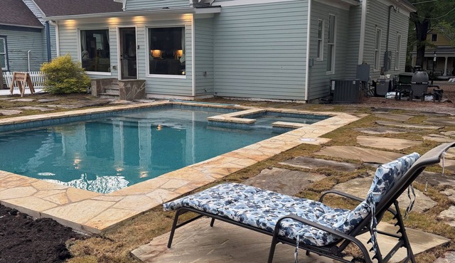 Private Pool & Hot-tub! Walk Downtown; Large Porch; King Beds; Spacious