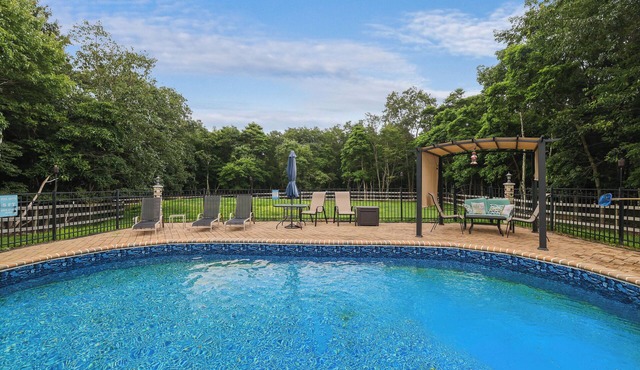 Private Pool, Hot Tub, Game Rm, Fire Pit, & Luxury 5 bedrms in gated community!