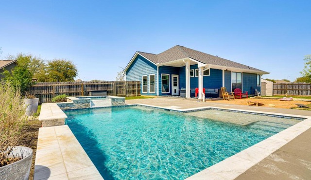 Private Pool & Hot Tub: 'Wild Horse' Home!