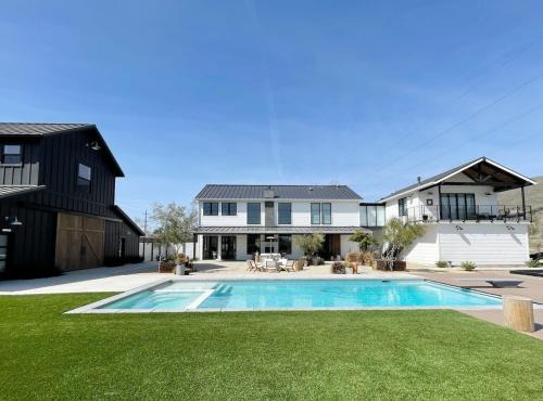 Private pool & hot tub retreat near downtown SLO