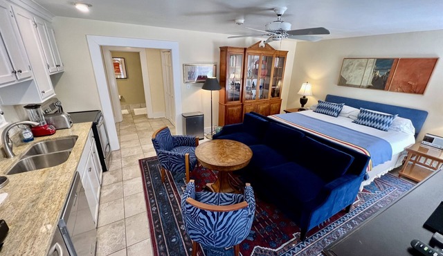 Private Pool House in Historic Vicksburg