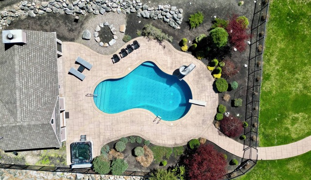 Private Pool House - Pool · Jacuzzi · Fireplace