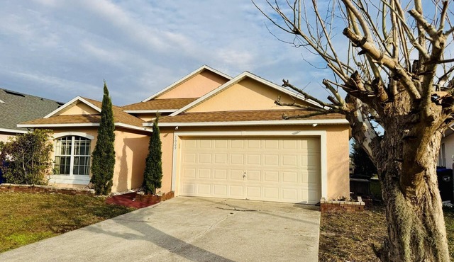 Private Pool house with lake view, near all famous attractions!