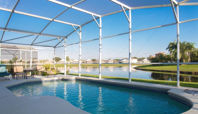 Private Pool house with private pool, near all famous attractions!