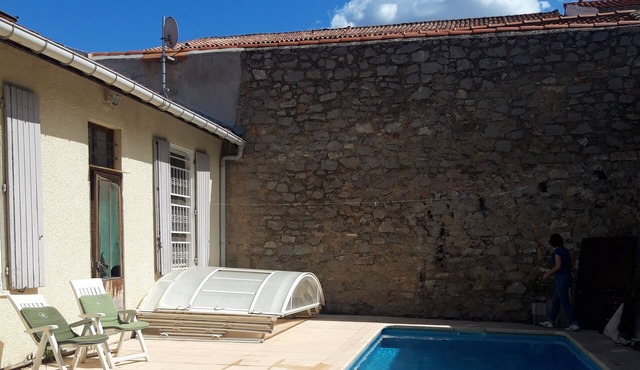 Private pool in town centre 4 bed close to the Mediterranean