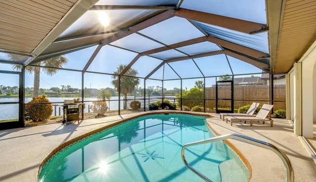Private Pool! Lakefront Paradise in Port Charlotte