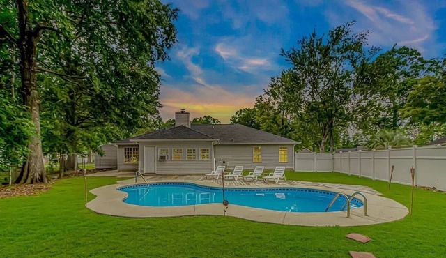 Private Pool, LAKE FRONT large luxury home