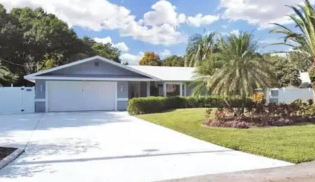 Private pool lake house with game room—just 4 minutes from LEGOLAND
