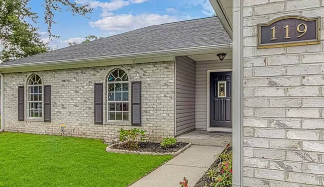 Private pool lakefront estate in fantastic Myrtle Beach