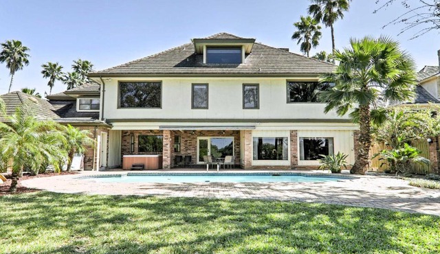 Private Pool Lakefront Harlingen Home