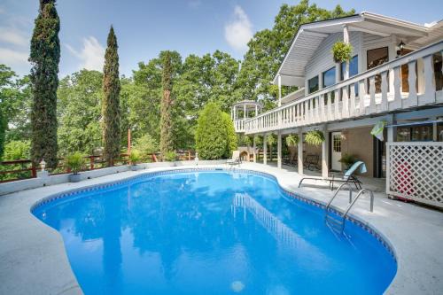 Private Pool: Lakefront Home in Hot Springs!
